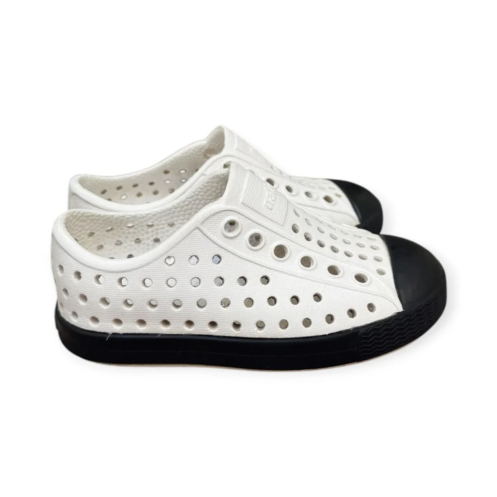 Native Jefferson Kids Shoes C5 White Black Slip On Water Sneakers
